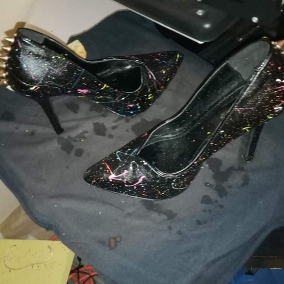 Custom made glow in the dark high heels - Picture 1 of 1